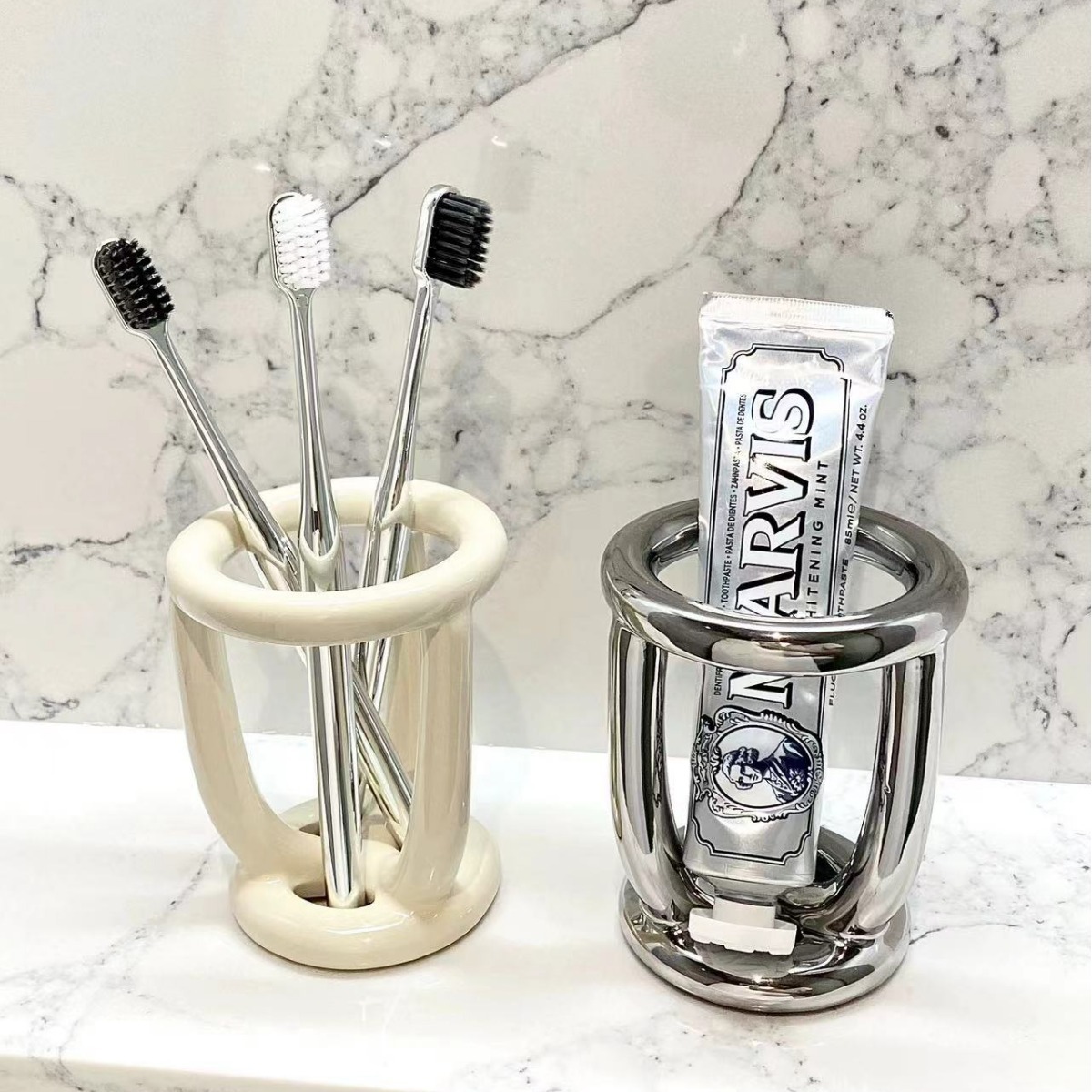 北欧のバスルームセラミック歯ブラシホルダー、歯磨き粉ラック、 - Zara Home Bathroom Accessories のレビューと価格